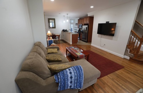 Eckington Casa | Charming 3-bedroom house with WiFi, AC in excellent Washington
