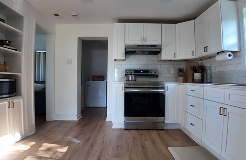 Winchester Casa | Charming 3-bedroom house with porch and yard in Winchester