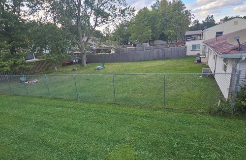Austintown Casa | Charming 3-bedroom house in Austintown. Great location. Clean &freshly painted.
