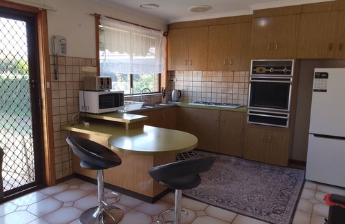 Werribee South Casa | Charming 3-Bedroom Holiday Home Near Tourist Attractions
