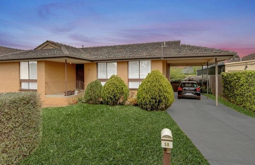 Werribee South Casa | Charming 3-Bedroom Holiday Home Near Tourist Attractions