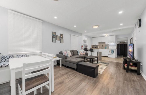 Crystal Beach Casa | Charming 3-Bedroom House with WiFi, AC & Hot Tub in Brilliant Crystal Beach