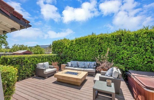 Calistoga Casa | Charming 3-bedroom house in beautiful Calistoga with AC, WiFi, Pool & Hot Tub