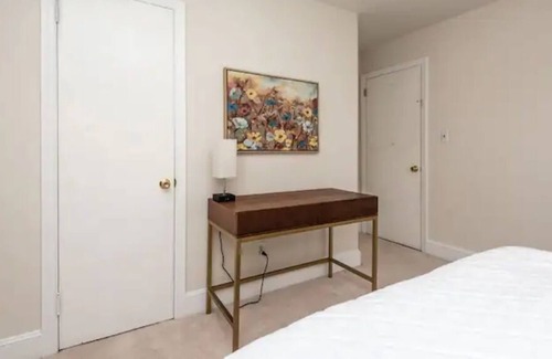 East Forest Chalet De Esquí | Charming 3 bedroom house close to uptown Charlotte