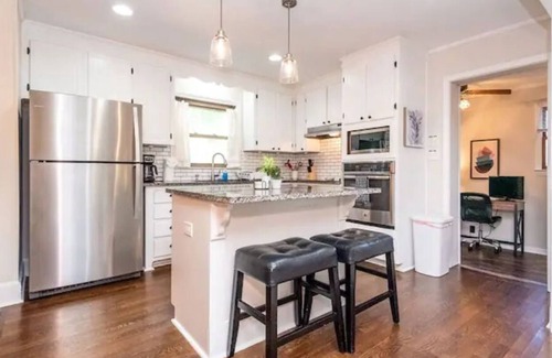 East Forest Chalet De Esquí | Charming 3 bedroom house close to uptown Charlotte