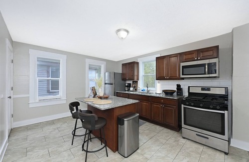 Tremont Casa | Charming 3-bedroom house in Cleveland with WiFi and AC