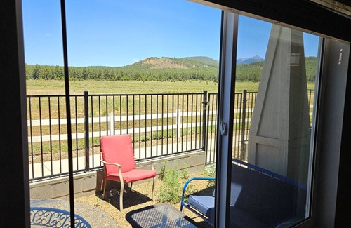 Flagstaff Casa | Charming 3-bedroom house with WiFi and a scenic forest view in Belmont