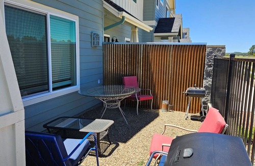Flagstaff Casa | Charming 3-bedroom house with WiFi and a scenic forest view in Belmont