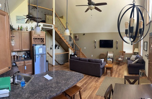 Greentown Casa | Charming 3-bedroom house with Loft & 2 Double Beds in fabulous Greentown