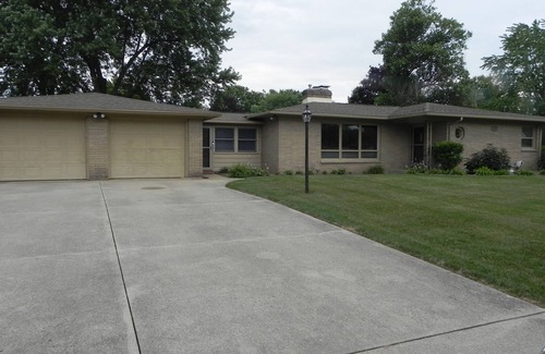 Parchment Casa | Charming 3-bedroom house with WiFi, AC in pleasant Kalamazoo