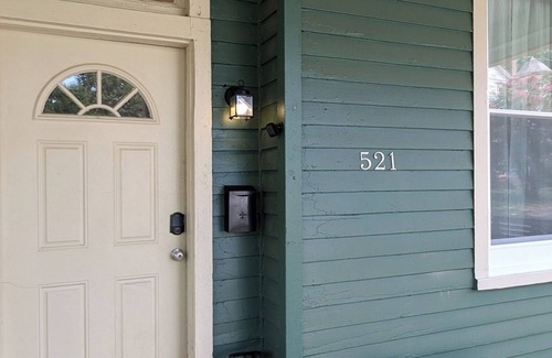 Daniels Hill Casa | Charming 3-bedroom house in Historic Rivermont