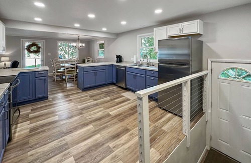Marinette Casa | Charming 3-bedroom house on the water with AC and WiFi in enjoyable Marinette