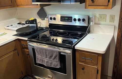 Milwaukee Casa | Charming 3-bedroom house with WiFi, AC in lovely Bay View