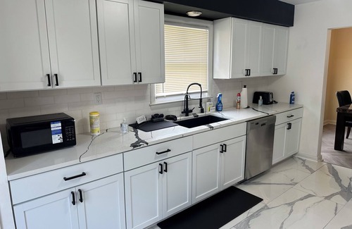 Milwaukee Casa | Charming 3-bedroom house in beautiful Milwaukee with WiFi, AC