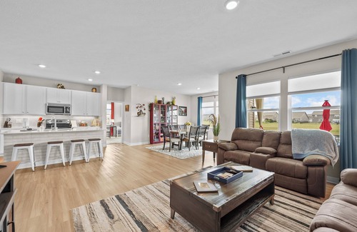 Maxwell Casa | Charming 3-bedroom house w/ King bed in Pendleton with WiFi and AC