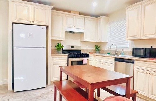 Eastside Casa | Charming 3-bedroom house for the holidays in Riverside!