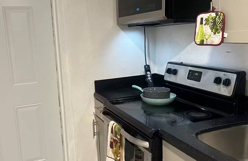 West Park Casa | Charming 3-bedroom house in lovely West Park with WiFi, AC, big backyard, tv