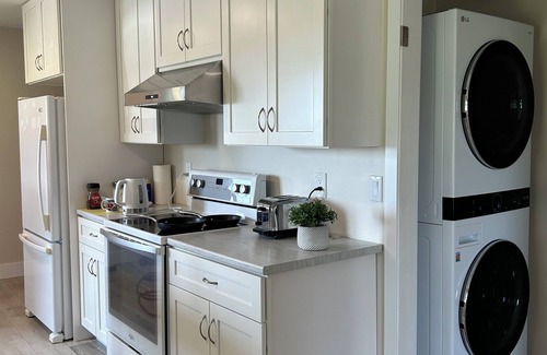 Hampton Casa | Charming 3-bedroom Home w/ WiFi, AC in Adorable Hampton-Victoria by the Sea