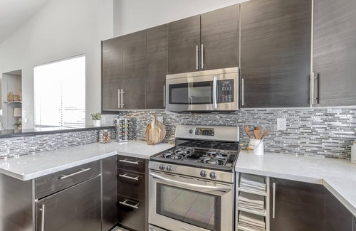 Folsom Casa | Charming 3-bedroom home, popular Broadstone area, walk to shops & park, WiFi, AC