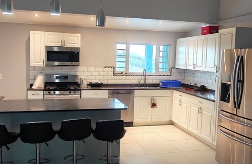 St. John's Casa | Charming 3-bedroom house with a view of St Johns harbor, AC, WiFi, and parking