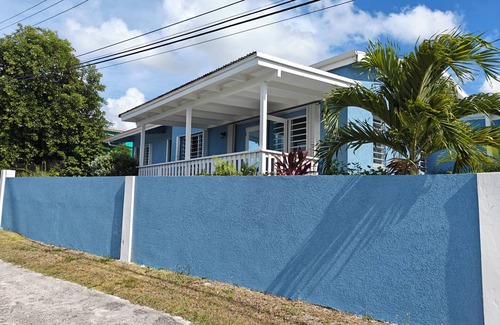 St. John's Casa | Charming 3-bedroom house with a view of St Johns harbor, AC, WiFi, and parking