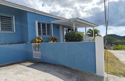 St. John's Casa | Charming 3-bedroom house with a view of St Johns harbor, AC, WiFi, and parking