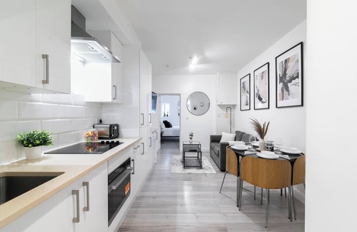 Edgware Casa | Charming 3-bedroom house in serene Edgware