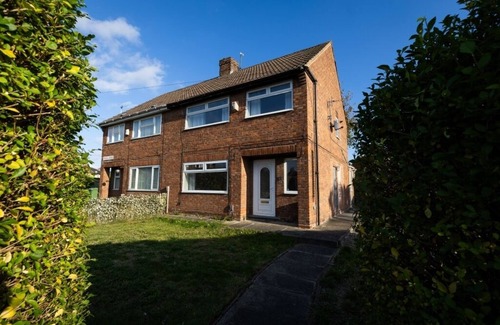 Thornaby On Tees Casa | Charming 3-bedroom house with WiFi and free parking within compound in Thornaby