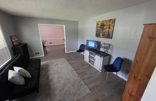 Columbia Casa | Charming 3-bedroom house with WiFi, AC in Columbia near Lake Murray