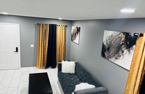 Columbus Casa | Charming 3-bedroom house with WiFi and AC in enchanting Columbus