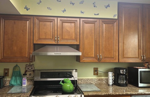 Edgewater Casa | Charming 3-bedroom house with AC, WiFi in tranquil Edgewater on the bay .