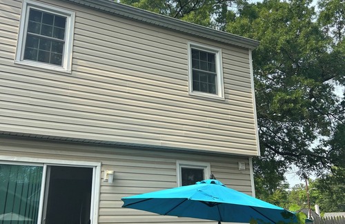 Edgewater Casa | Charming 3-bedroom house with AC, WiFi in tranquil Edgewater on the bay .