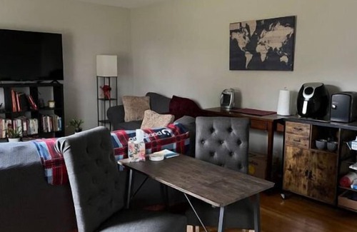 Fairview Casa | Charming 3-bedroom house, bedrooms rented together or separately