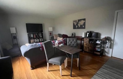 Fairview Casa | Charming 3-bedroom house, bedrooms rented together or separately