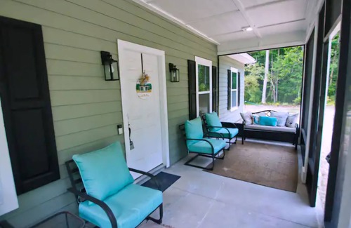 Jennings Casa | Charming 3-bedroom house with WiFi, fitness room on Gated property