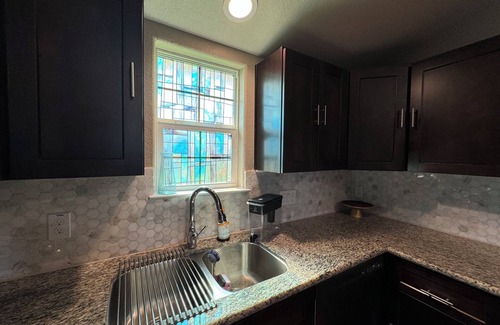 La Porte Casa | Charming 3-bedroom house with AC and WiFi in La Porte