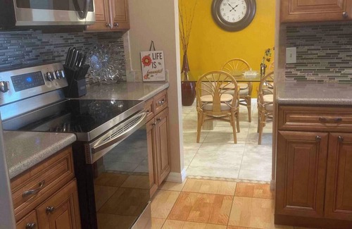 Interchange Square Casa | Charming 3-bedroom house with AC, WiFi in pleasant Palm Bay