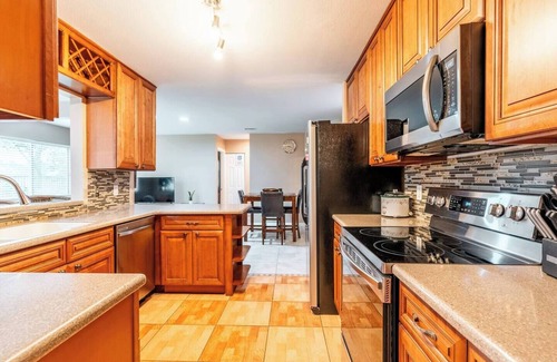 Interchange Square Casa | Charming 3-bedroom house with AC, WiFi in pleasant Palm Bay