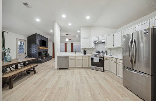 Richmond Casa | Charming 3-bedroom house in delightful Richmond with WiFi, AC and Cowboy Pool