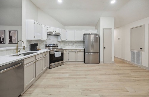 Richmond Casa | Charming 3-bedroom house in delightful Richmond with WiFi, AC and Cowboy Pool