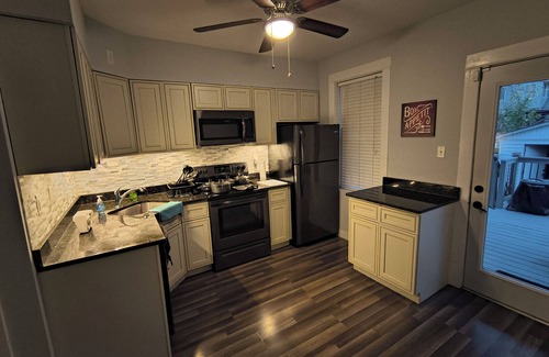St. Louis Casa | Charming 3-bedroom house with WiFi, AC in enjoyable Carondolet area St Louis