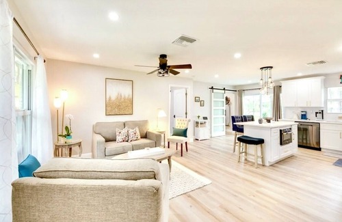 Hunt Club Casa | Charming 3-bedroom house with WiFi, AC in welcoming Westlake