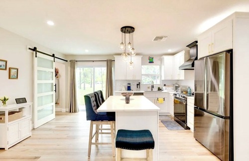 Hunt Club Casa | Charming 3-bedroom house with WiFi, AC in welcoming Westlake