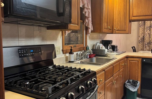 Cheektowaga Casa | Charming 3-bedroom house with WiFi, AC in delightful Cheektowaga