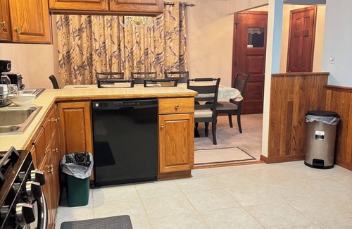 Cheektowaga Casa | Charming 3-bedroom house with WiFi, AC in delightful Cheektowaga
