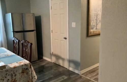 Dermott Casa | Charming 3-bedroom house in Dermott with plenty of yard for family activities.