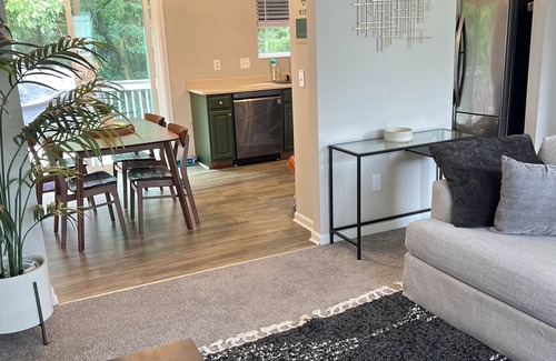 Erlanger Casa | Charming 3-bedroom house in Elsmere with full basement