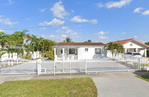 Hialeah Casa | La casa Cubana