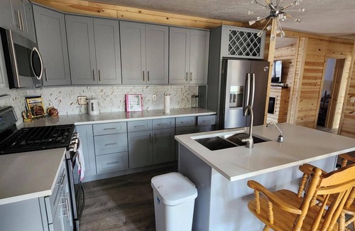 Necedah Casa | Charming 3-bedroom house with WiFi, AC in serene Necedah