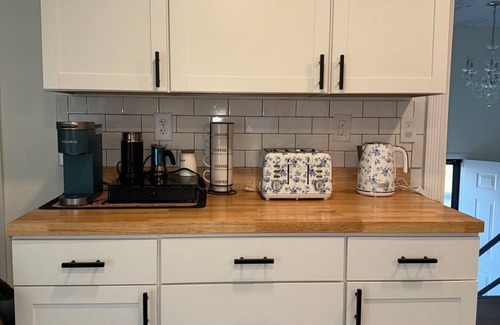 Norwich Casa | Charming 3-Bedroom House Near Mohegan Sun Casino in Norwich. Pet Friendly!